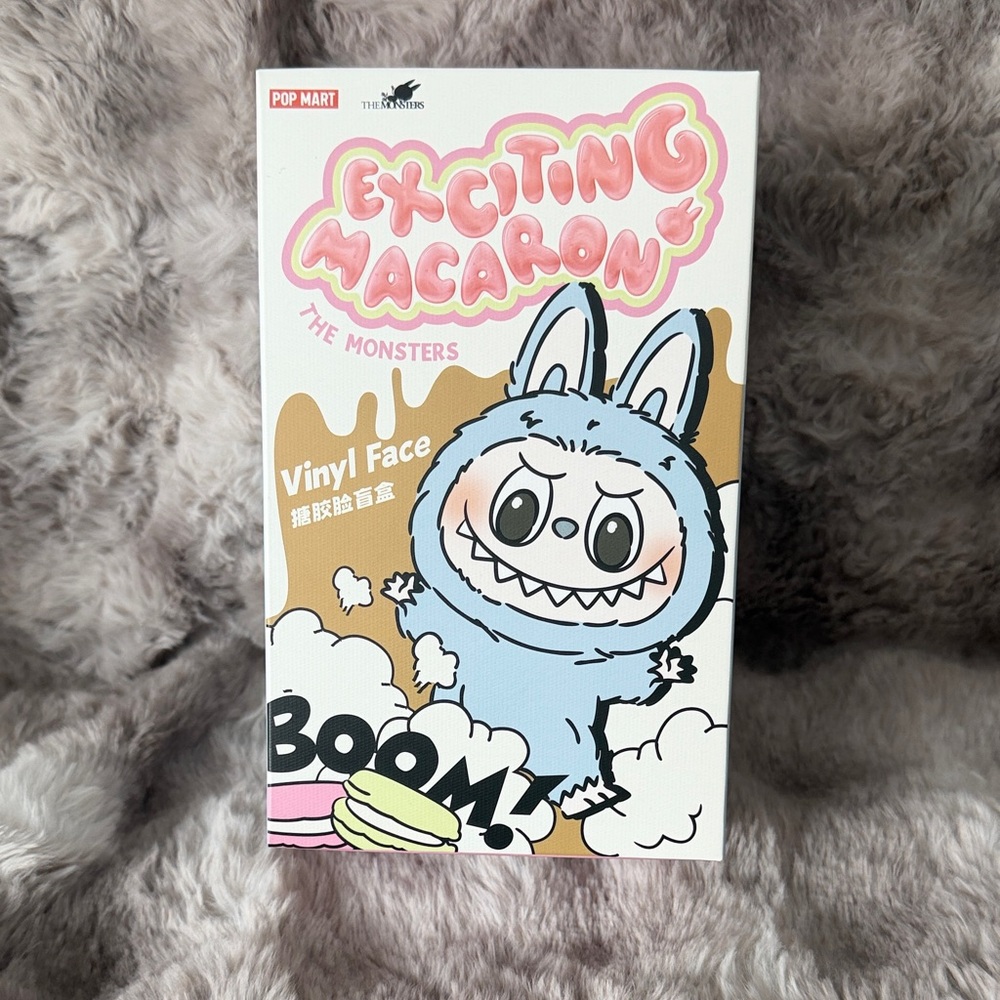 Exciting macaron Labubu - sesame bean